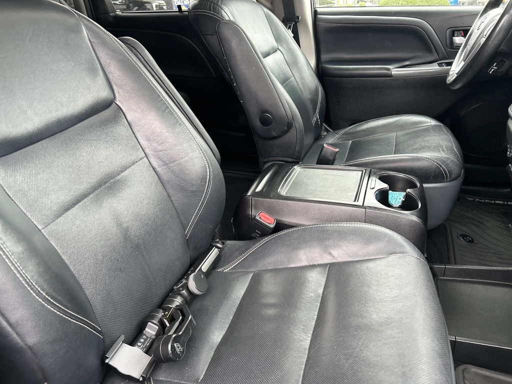 2016 Toyota Sienna SE 8 Passenger
