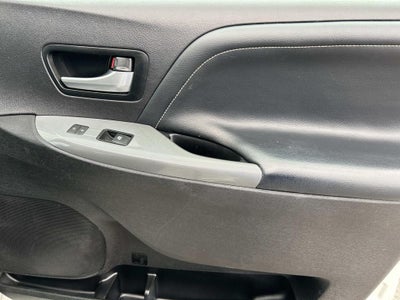 2016 Toyota Sienna SE 8 Passenger