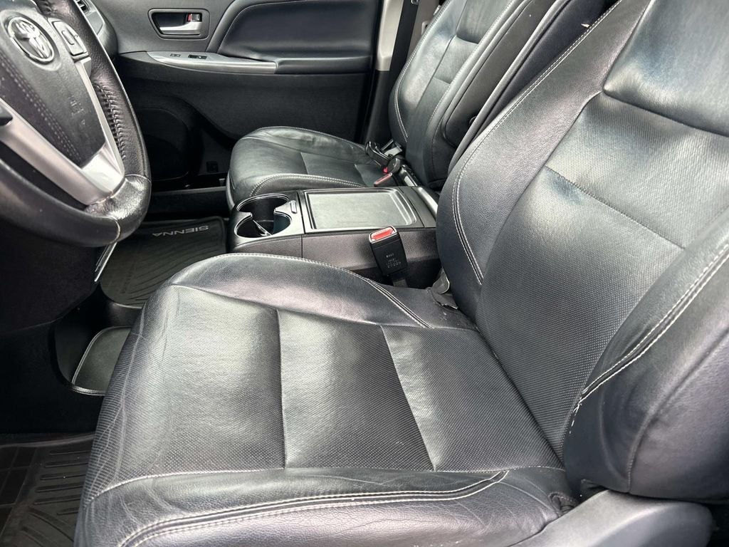 2016 Toyota Sienna SE 8 Passenger