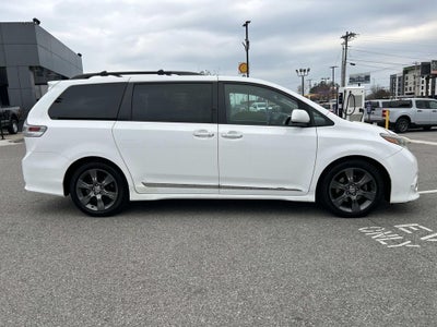 2016 Toyota Sienna SE 8 Passenger