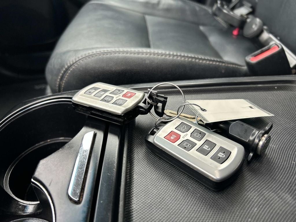 2016 Toyota Sienna SE 8 Passenger