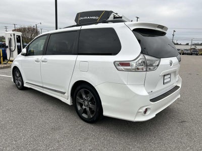 2016 Toyota Sienna SE 8 Passenger