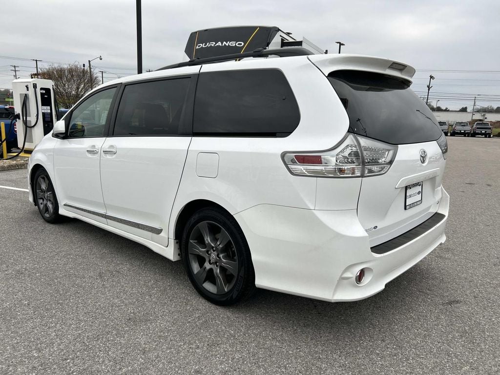 2016 Toyota Sienna SE 8 Passenger