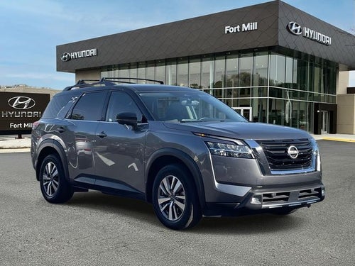 2022 Nissan Pathfinder SL