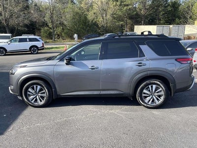 2022 Nissan Pathfinder SL