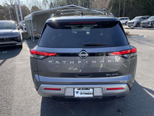 2022 Nissan Pathfinder SL