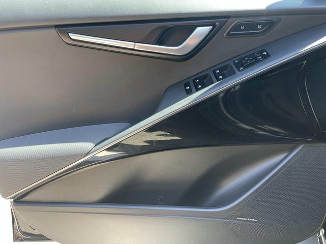 2023 Kia Niro SX