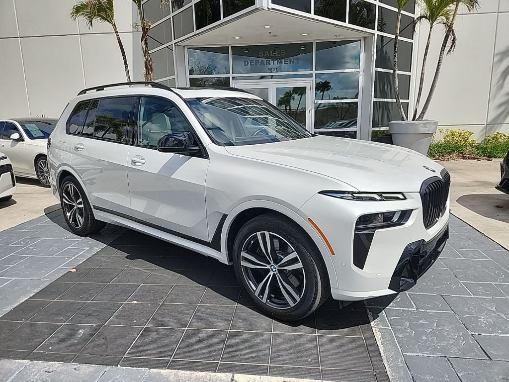 2024 BMW X7 M60i