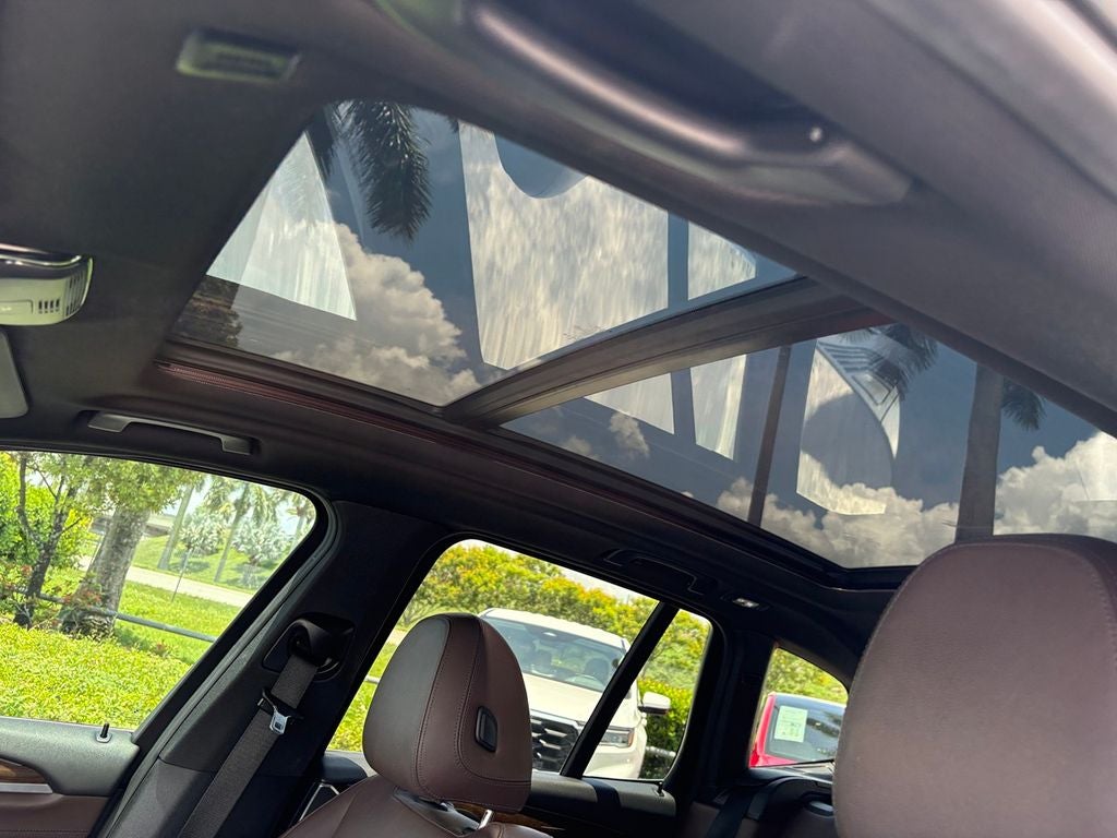 2019 BMW X3 sDrive30i FULL APPLE CAR PLAY, BLACKED OUT & MORE!