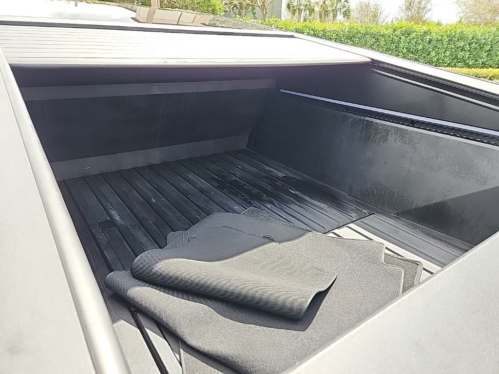 2025 Tesla Cybertruck Base