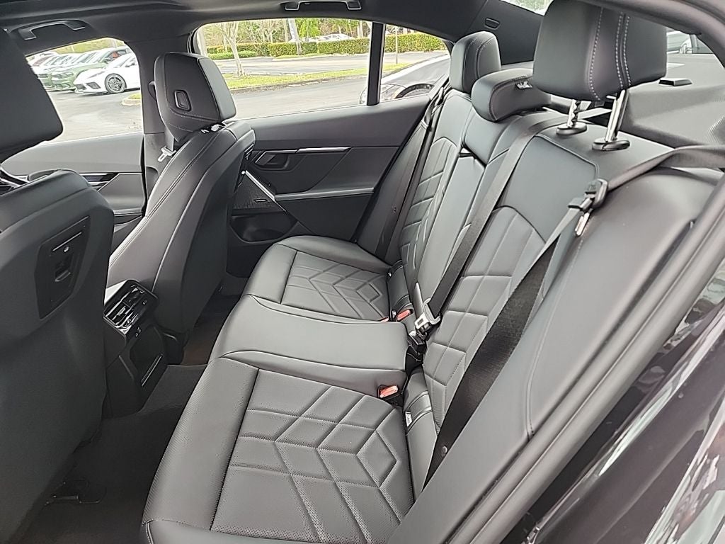 2025 BMW i5 eDrive40