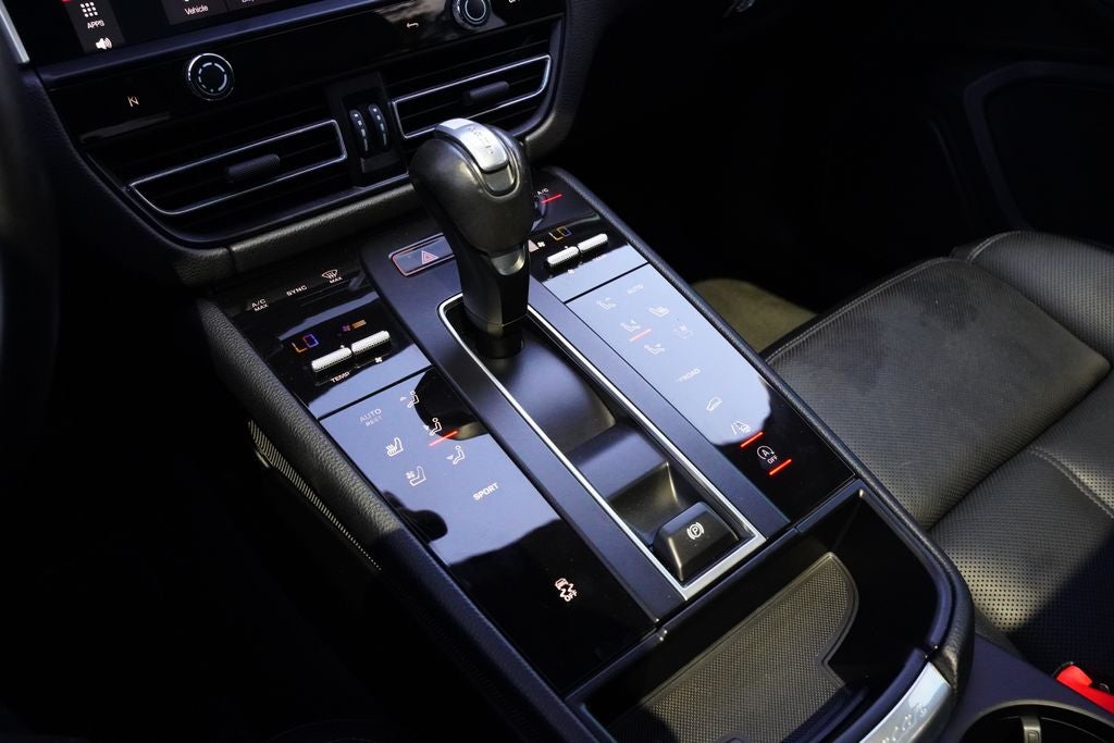 2024 Porsche Macan Base