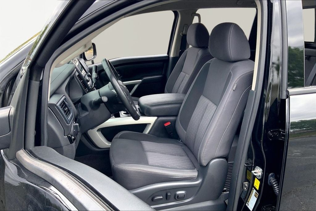 2022 Nissan Titan SV