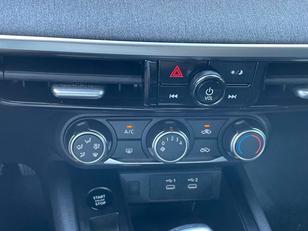 2025 Nissan Kicks SV