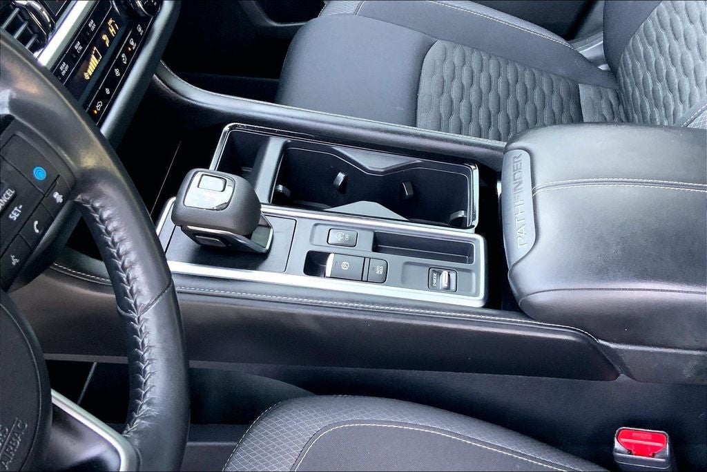 2022 Nissan Pathfinder SV