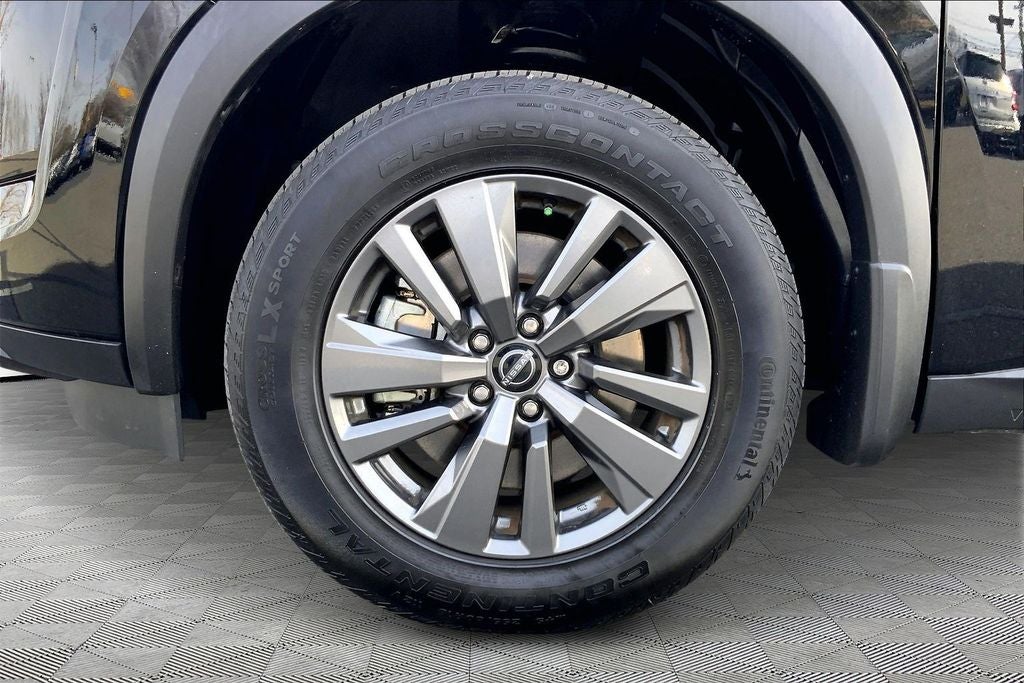 2022 Nissan Pathfinder SV