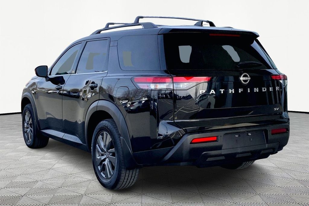 2022 Nissan Pathfinder SV