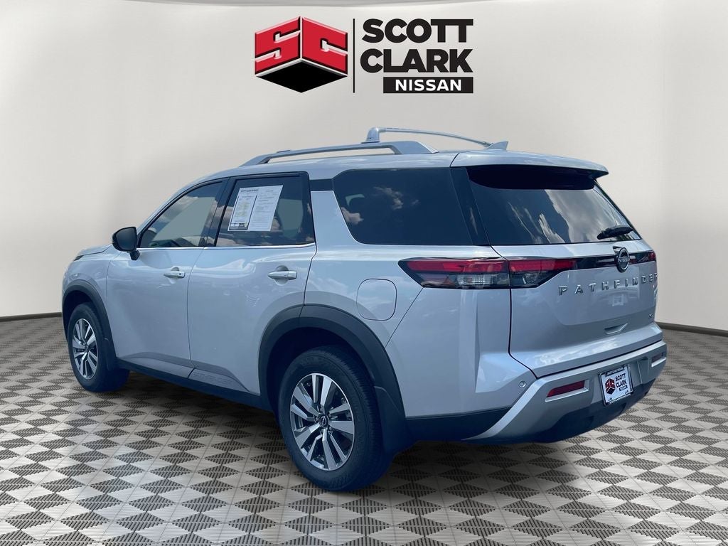 2025 Nissan Pathfinder SL