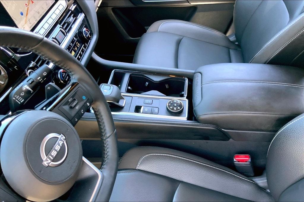 2023 Nissan Pathfinder SL