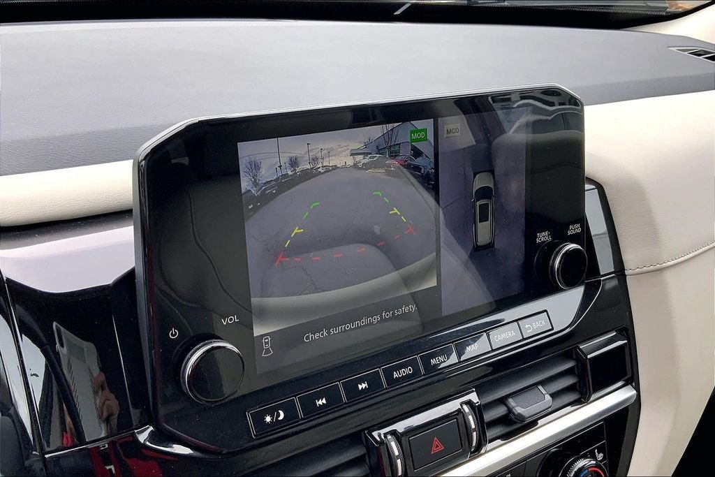 2023 Nissan Pathfinder SL