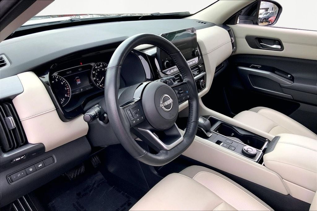 2023 Nissan Pathfinder SL