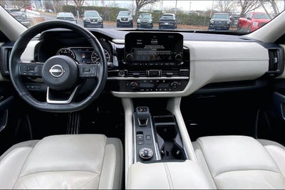 2023 Nissan Pathfinder SL