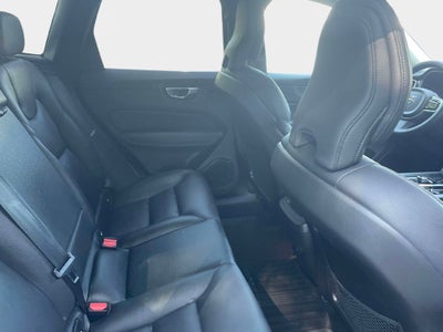 2023 Volvo XC60 Plus Dark Theme