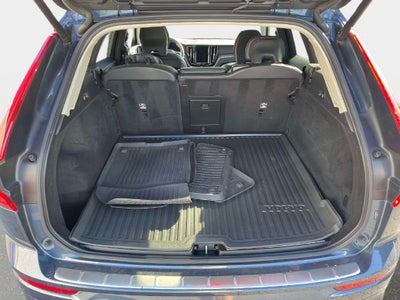 2023 Volvo XC60 Plus Dark Theme