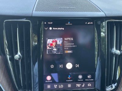 2023 Volvo XC60 Plus Dark Theme