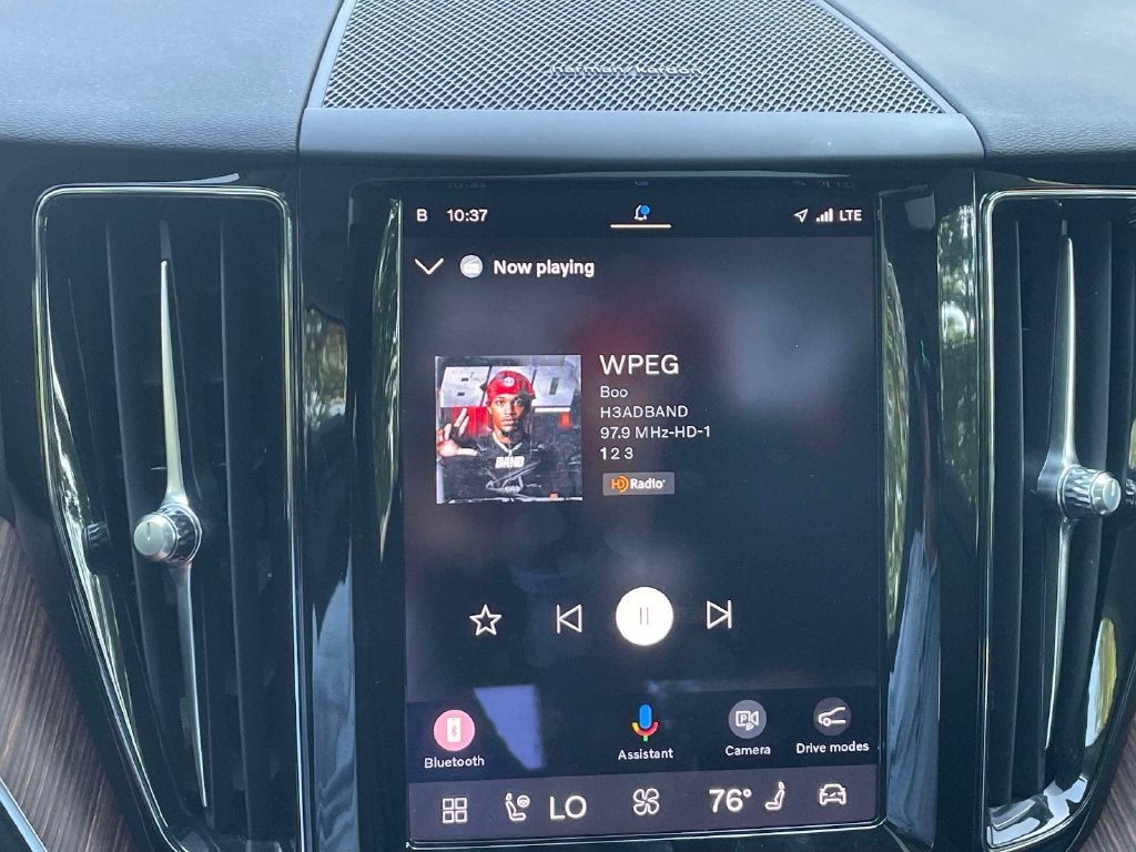 2023 Volvo XC60 Plus Dark Theme