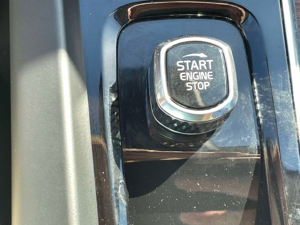 2023 Volvo XC60 Plus Dark Theme