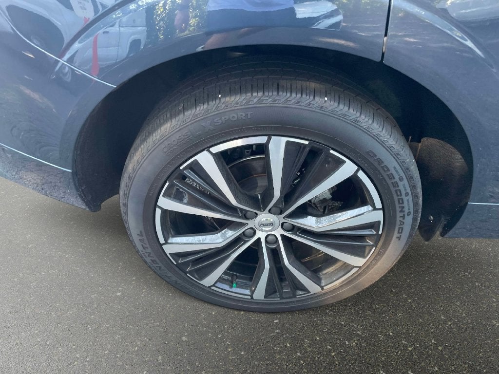 2023 Volvo XC60 Plus Dark Theme