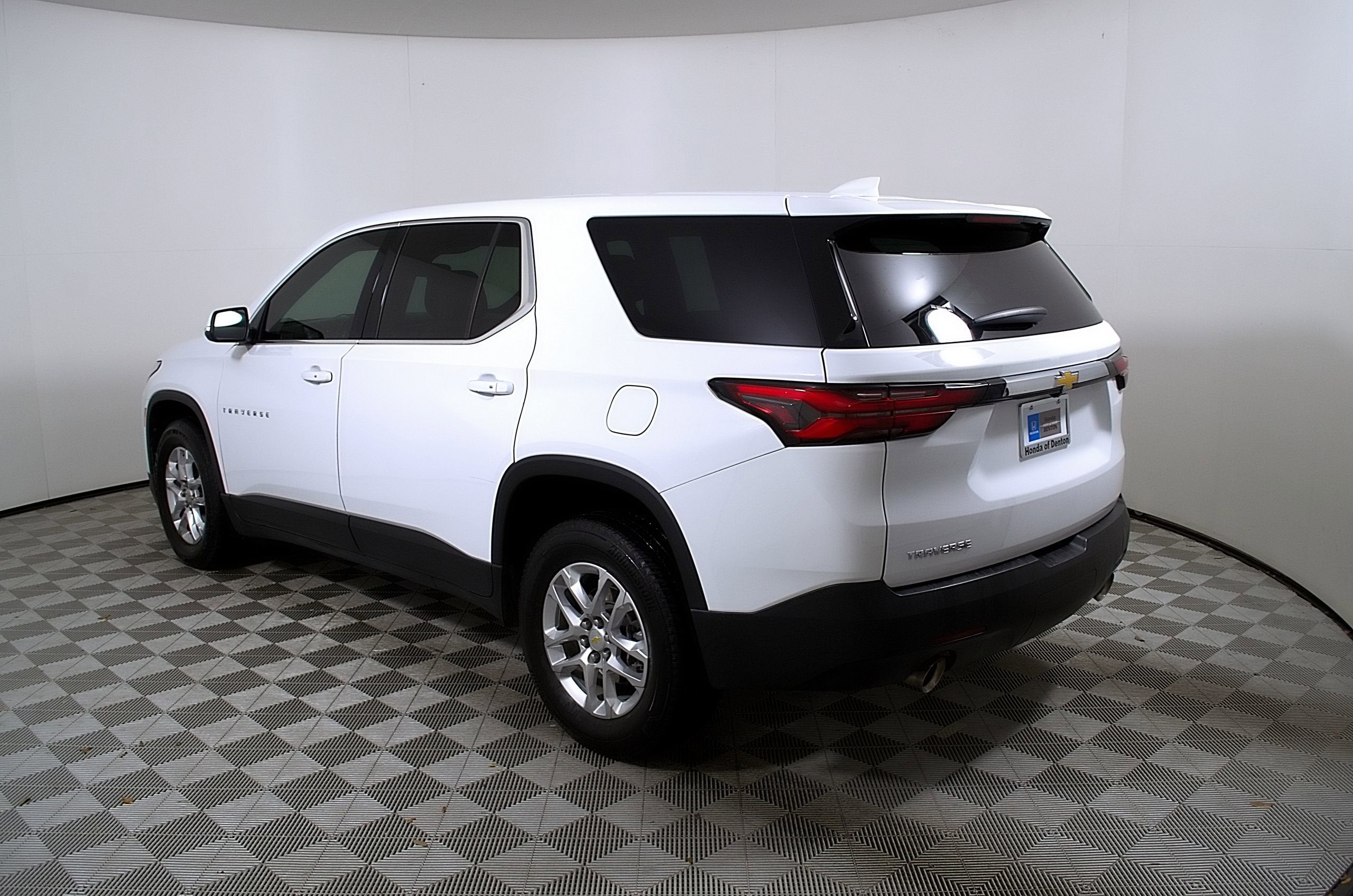 2023 Chevrolet Traverse LS