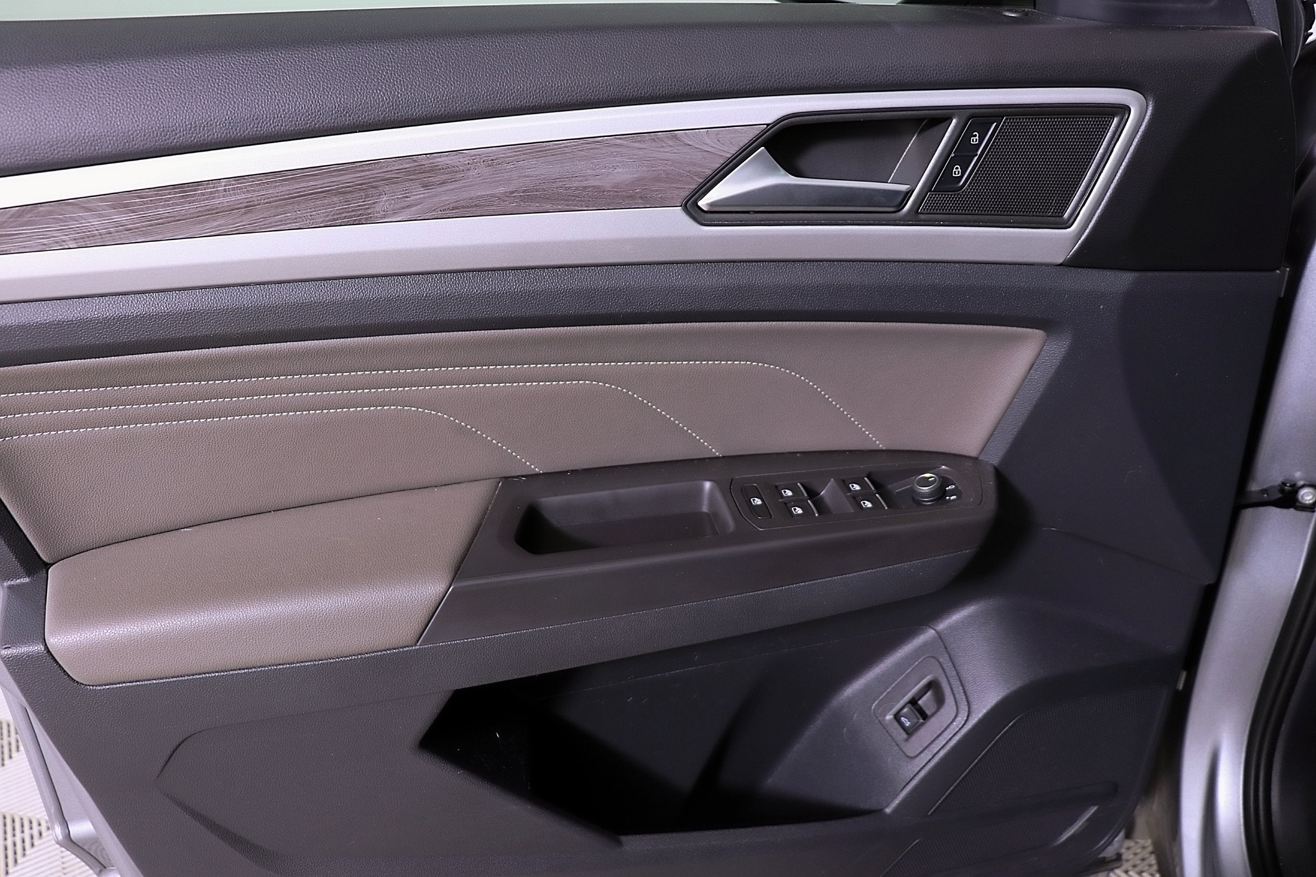 2023 Volkswagen Atlas Cross Sport 3.6L V6 SE with Technology