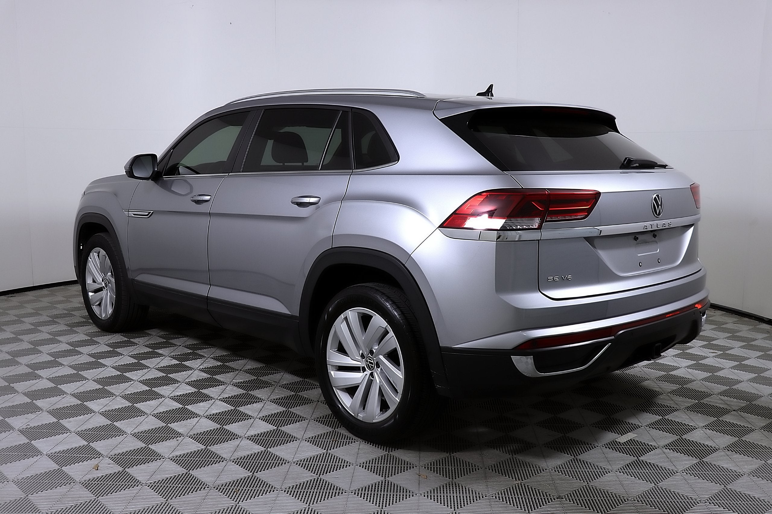 2023 Volkswagen Atlas Cross Sport 3.6L V6 SE with Technology