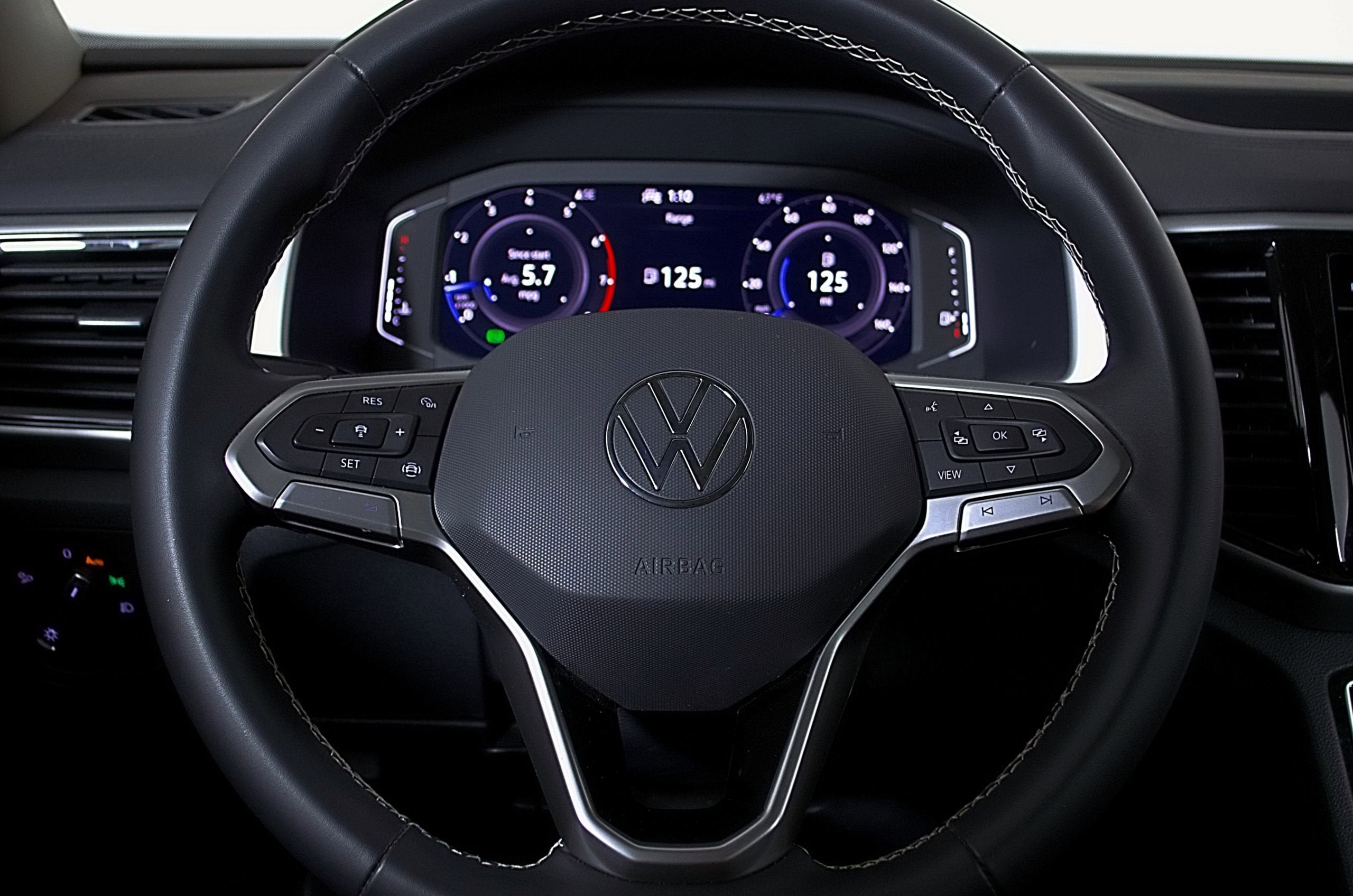 2022 Volkswagen Atlas 2.0T SE with Technology