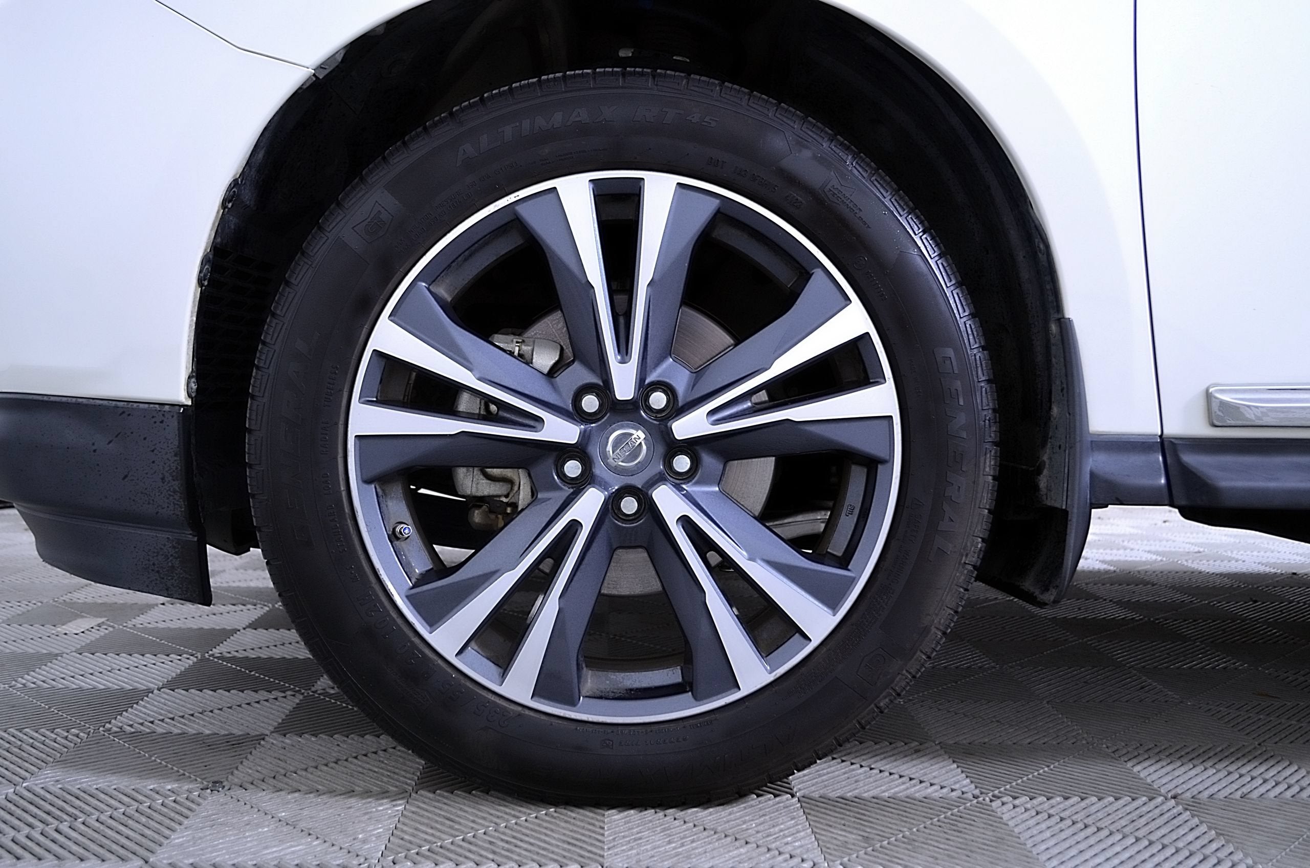 2018 Nissan Pathfinder Platinum