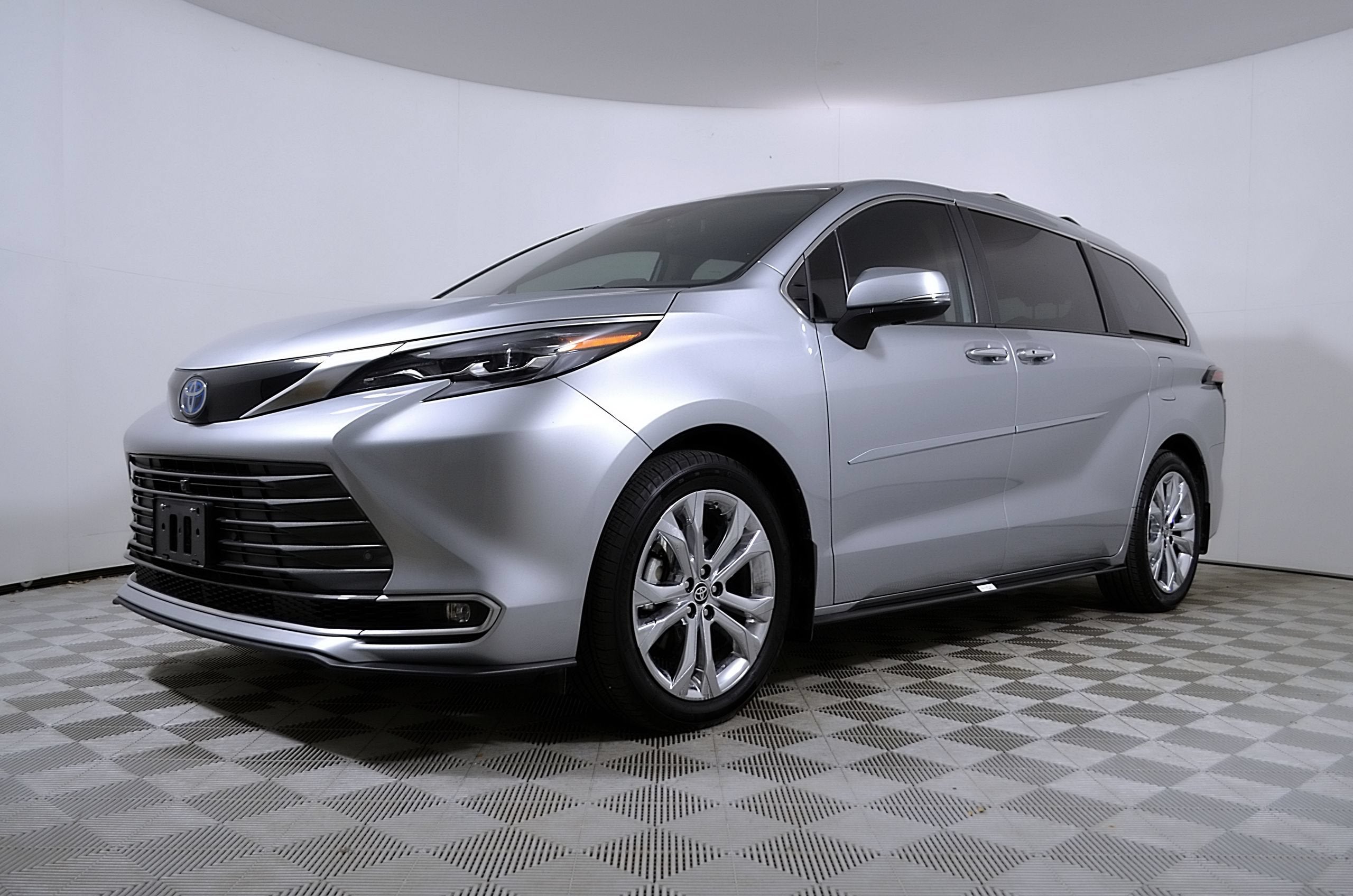 2024 Toyota Sienna Platinum