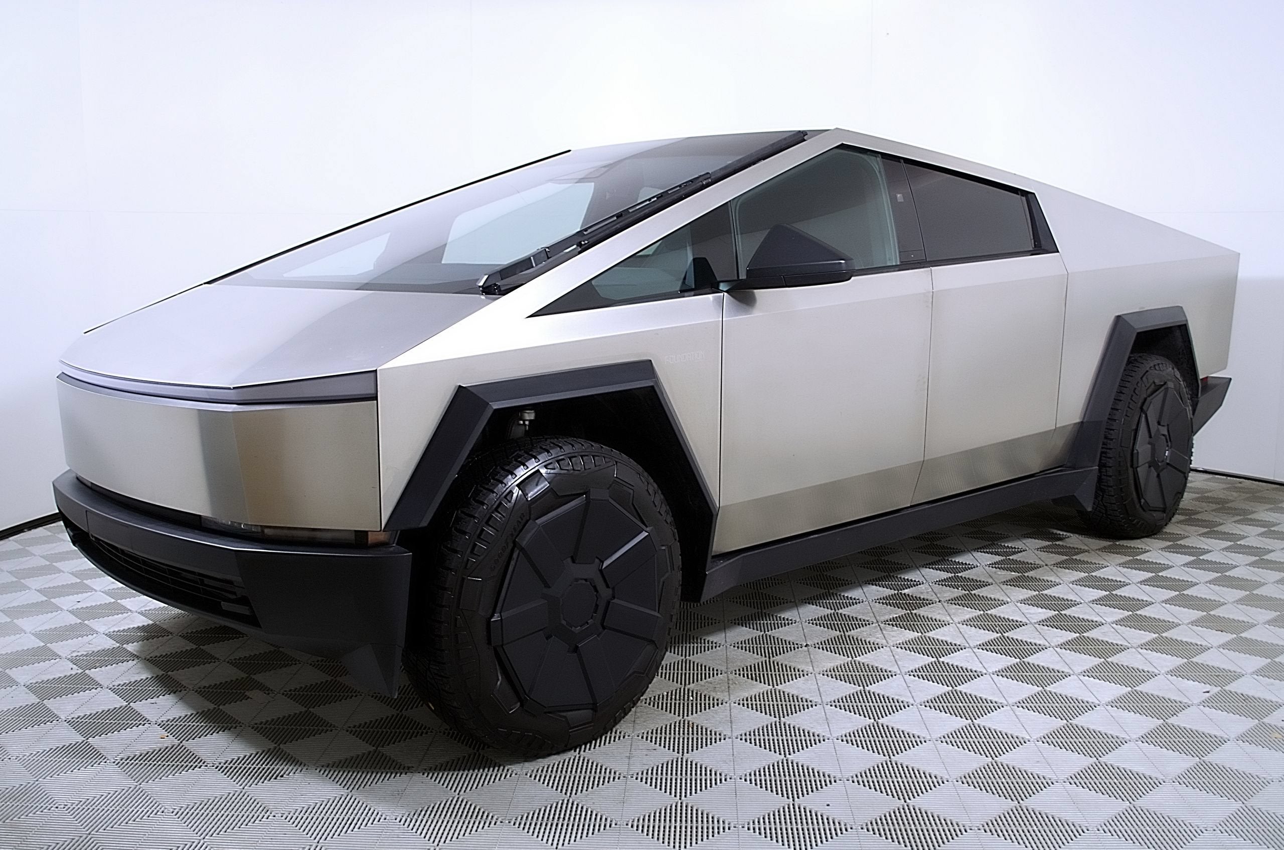 2024 Tesla Cybertruck Cyberbeast