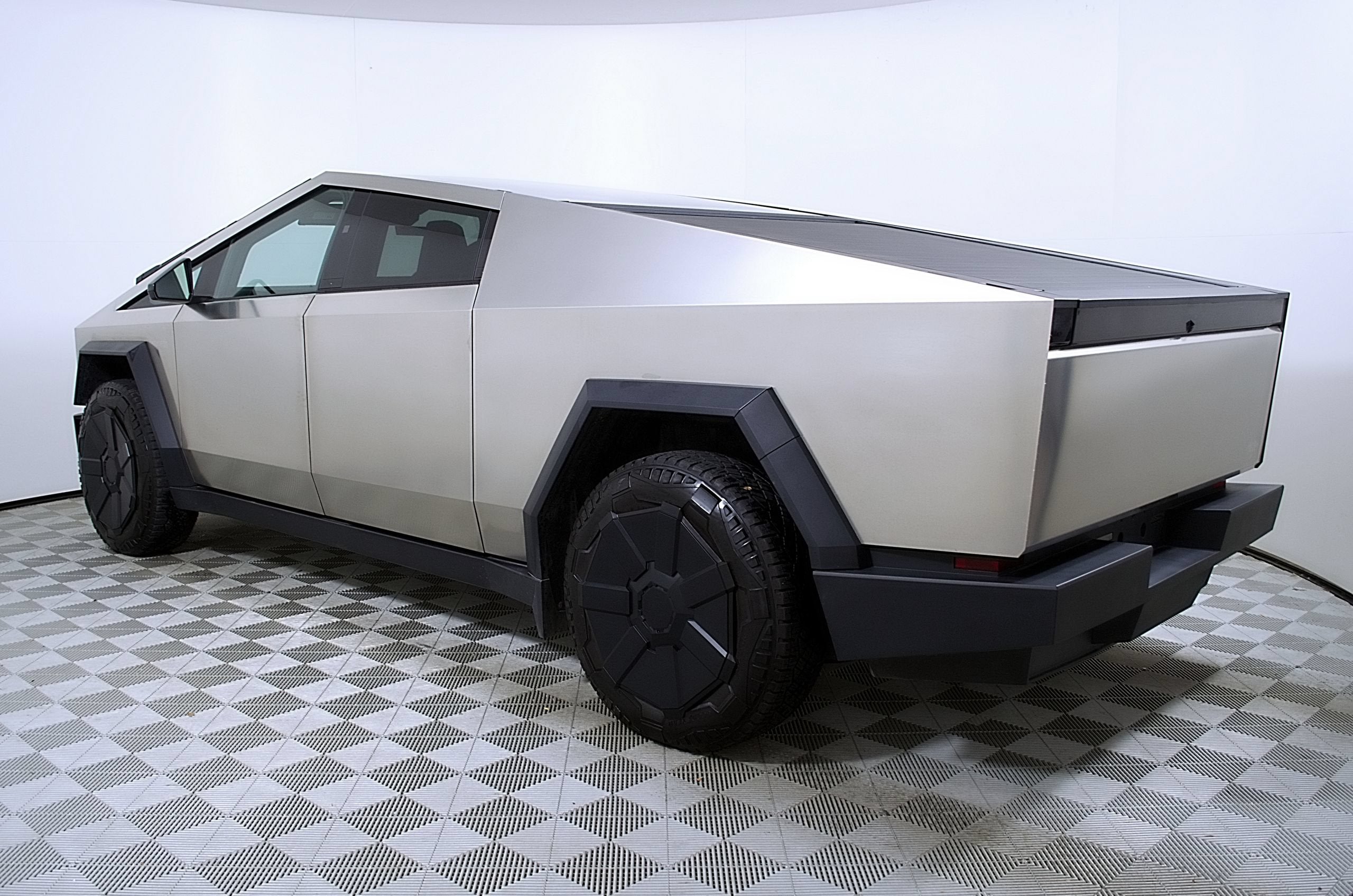 2024 Tesla Cybertruck Cyberbeast