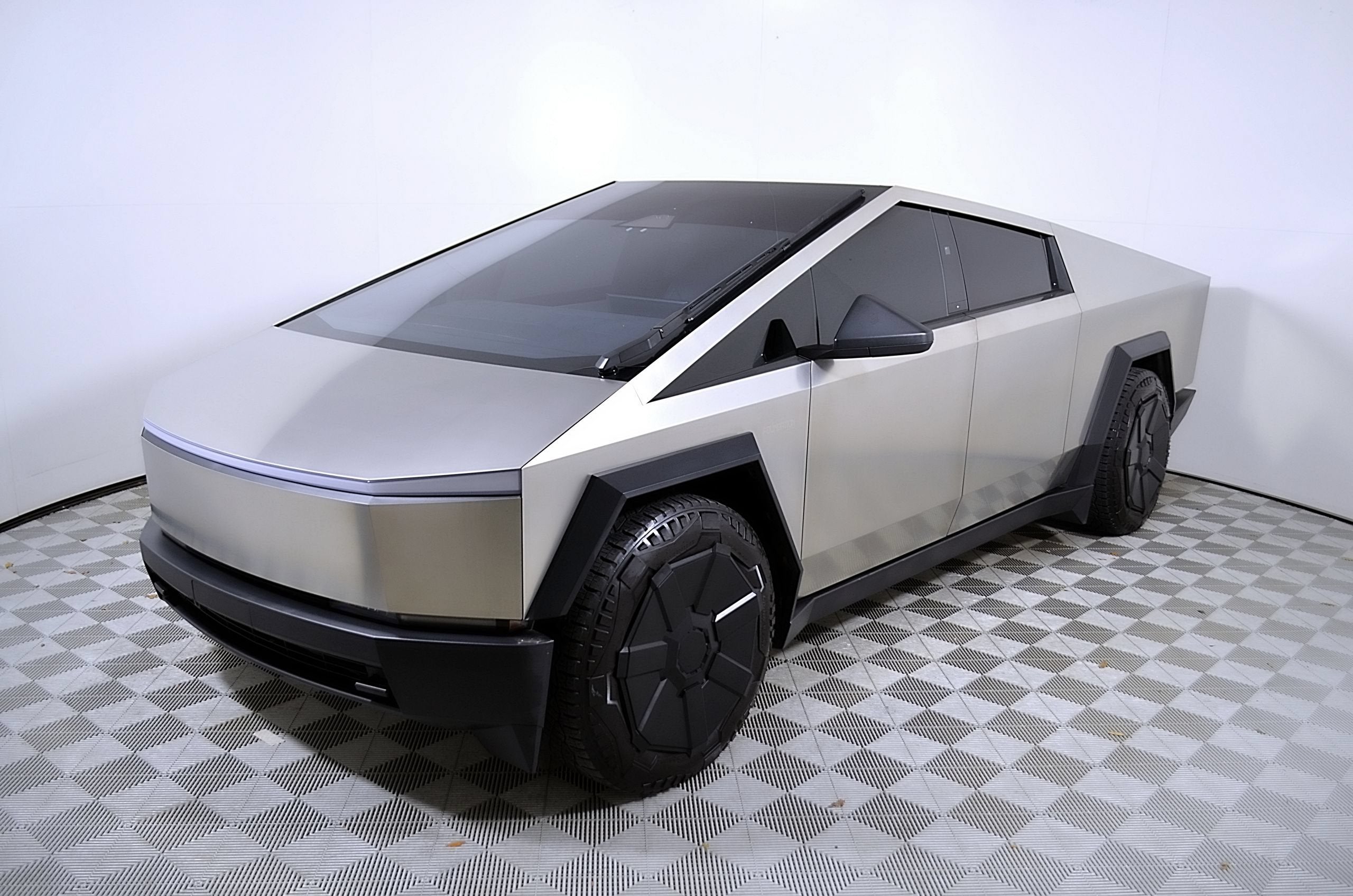 2024 Tesla Cybertruck Cyberbeast