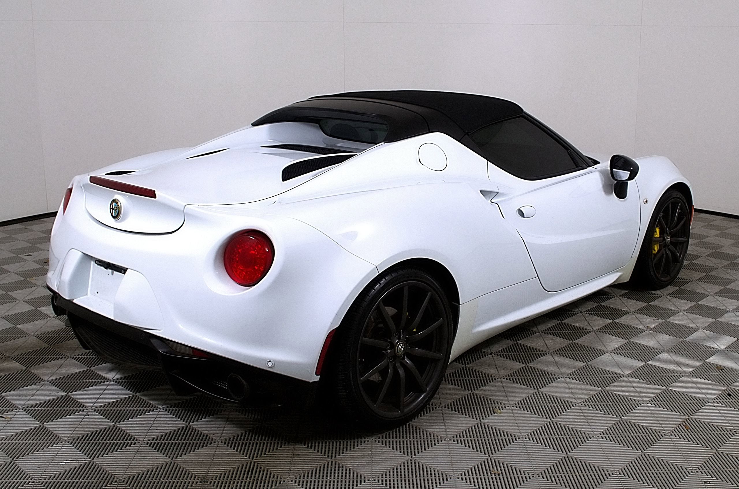 2015 Alfa Romeo 4C Base
