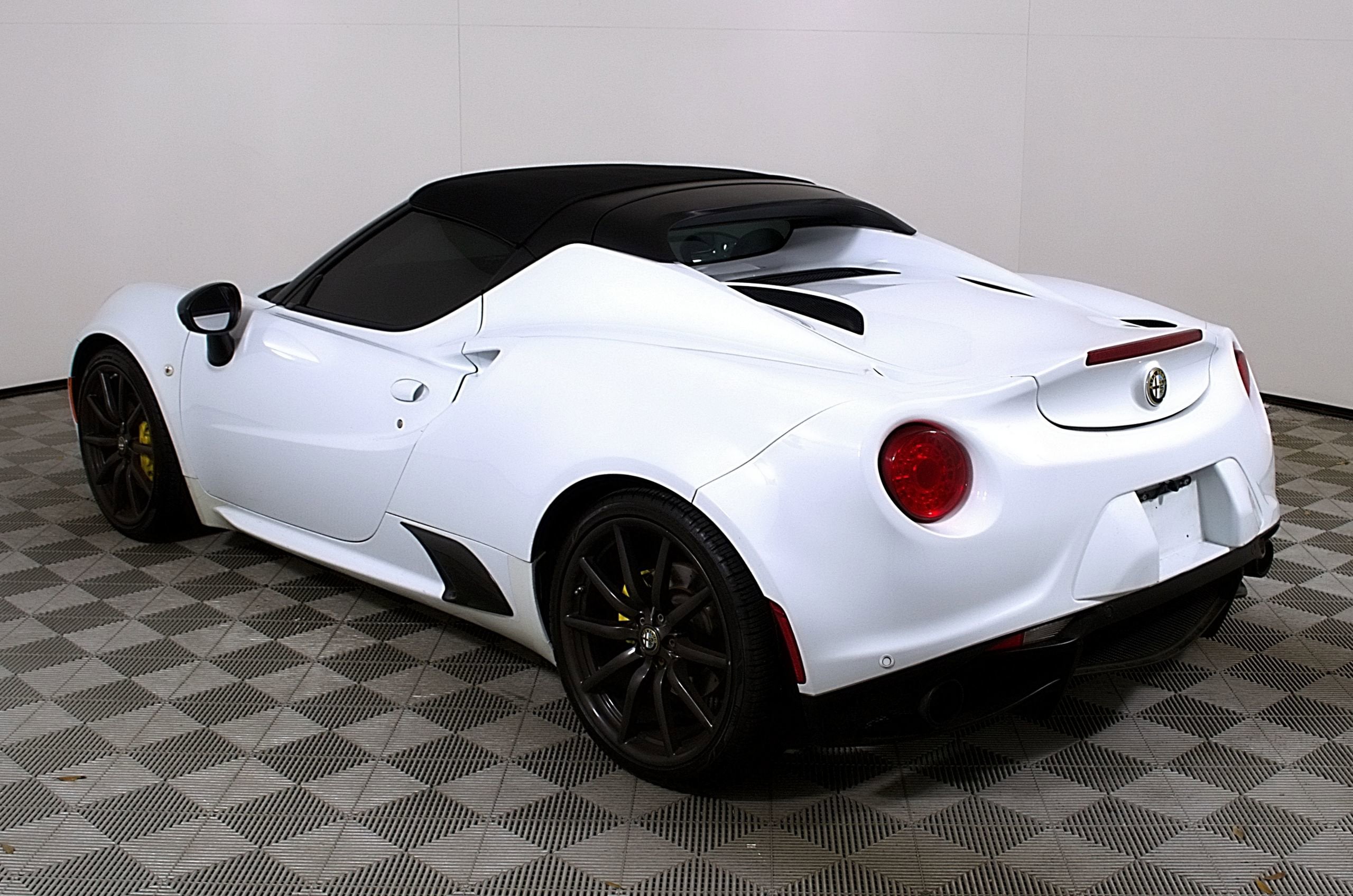 2015 Alfa Romeo 4C Base