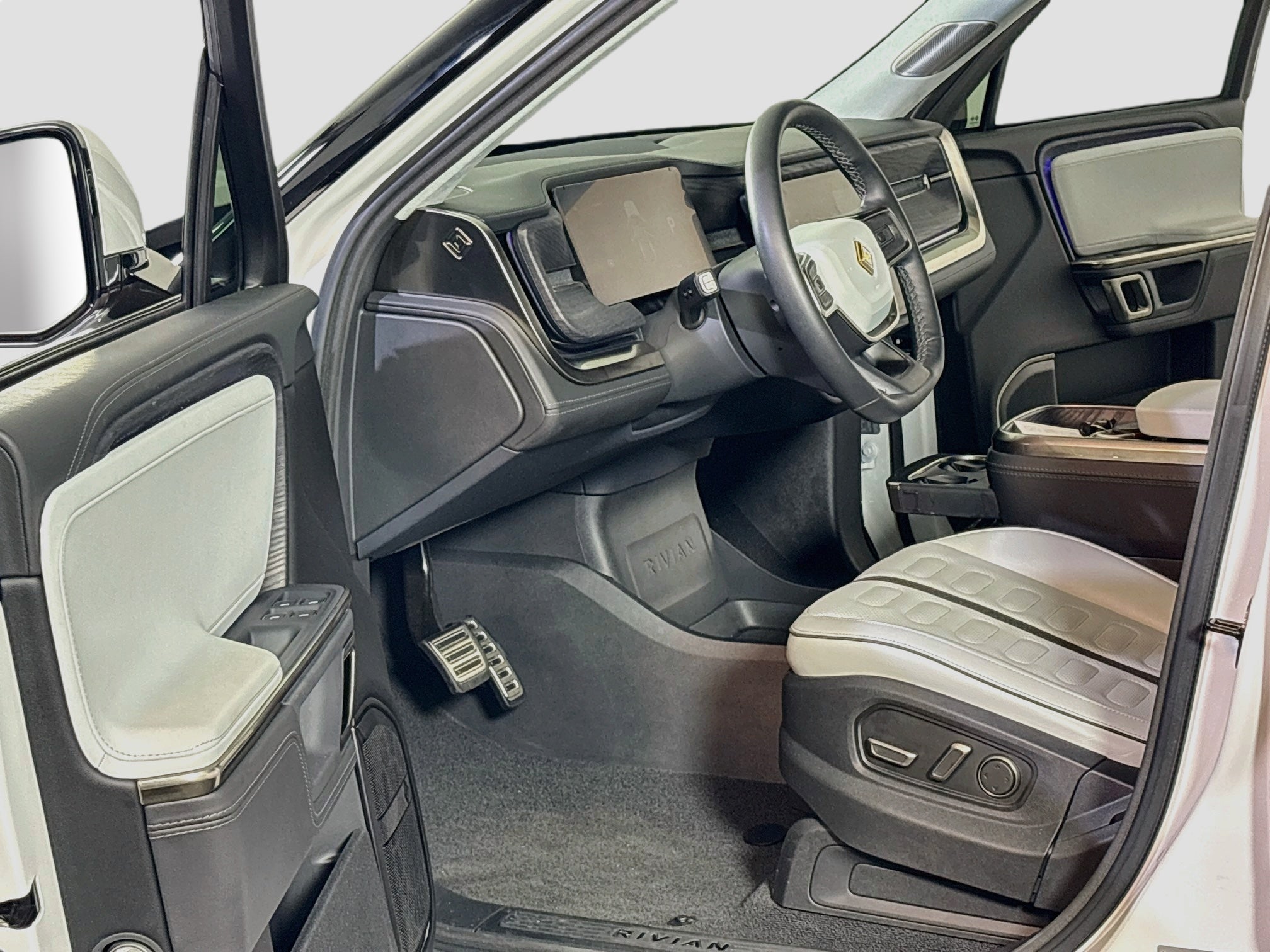 2024 Rivian R1S Adventure