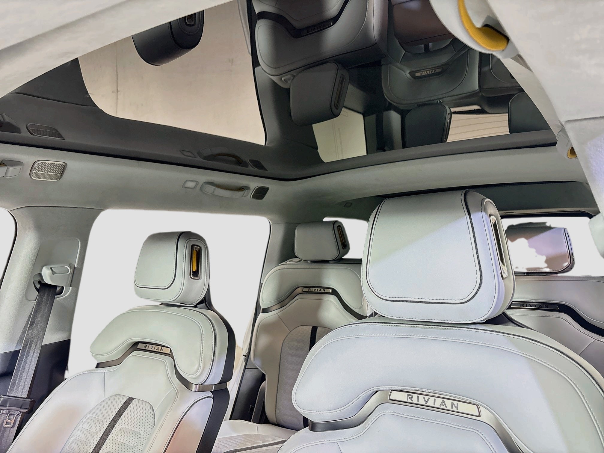 2024 Rivian R1S Adventure