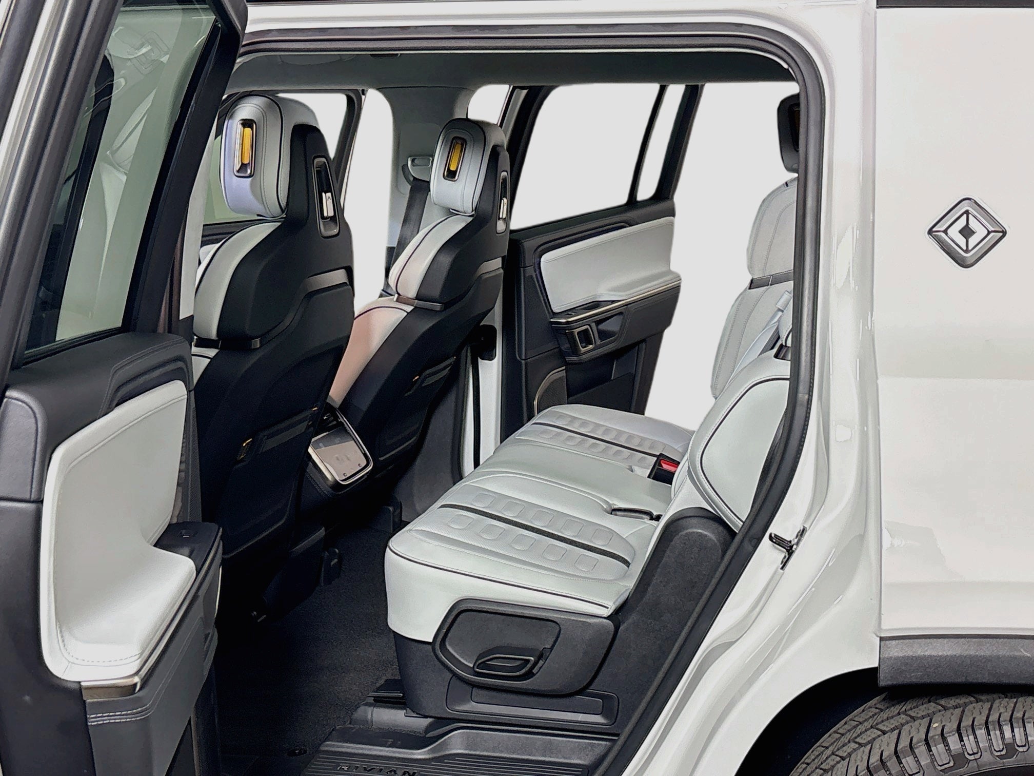 2024 Rivian R1S Adventure
