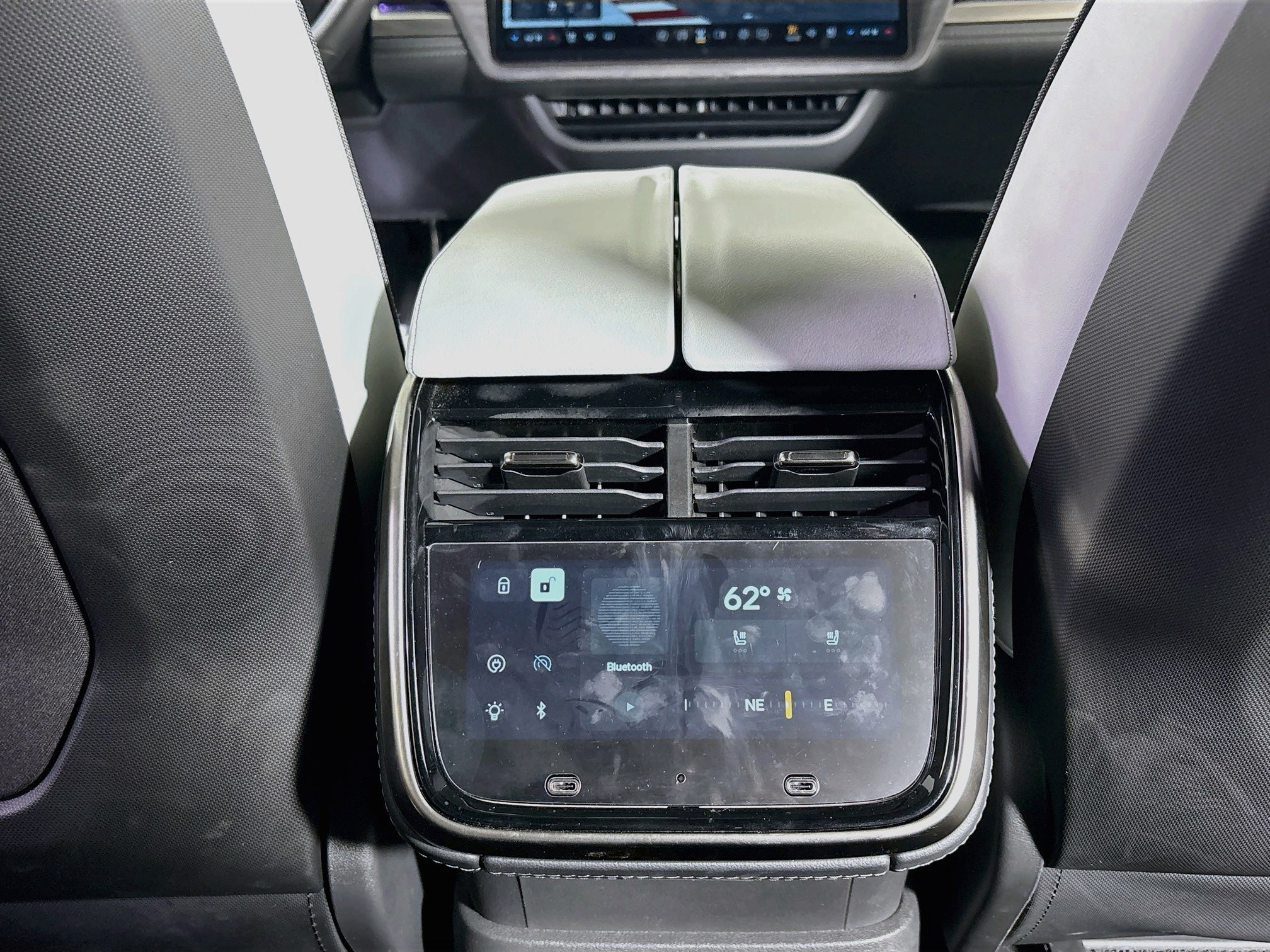 2024 Rivian R1S Adventure