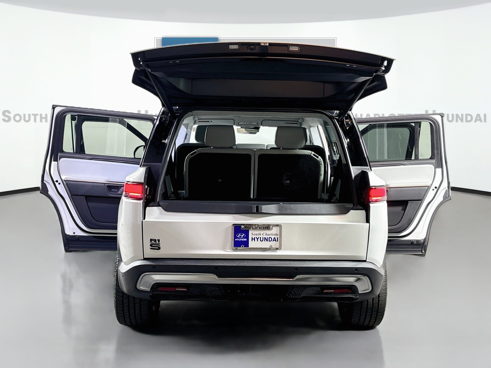 2024 Rivian R1S Adventure