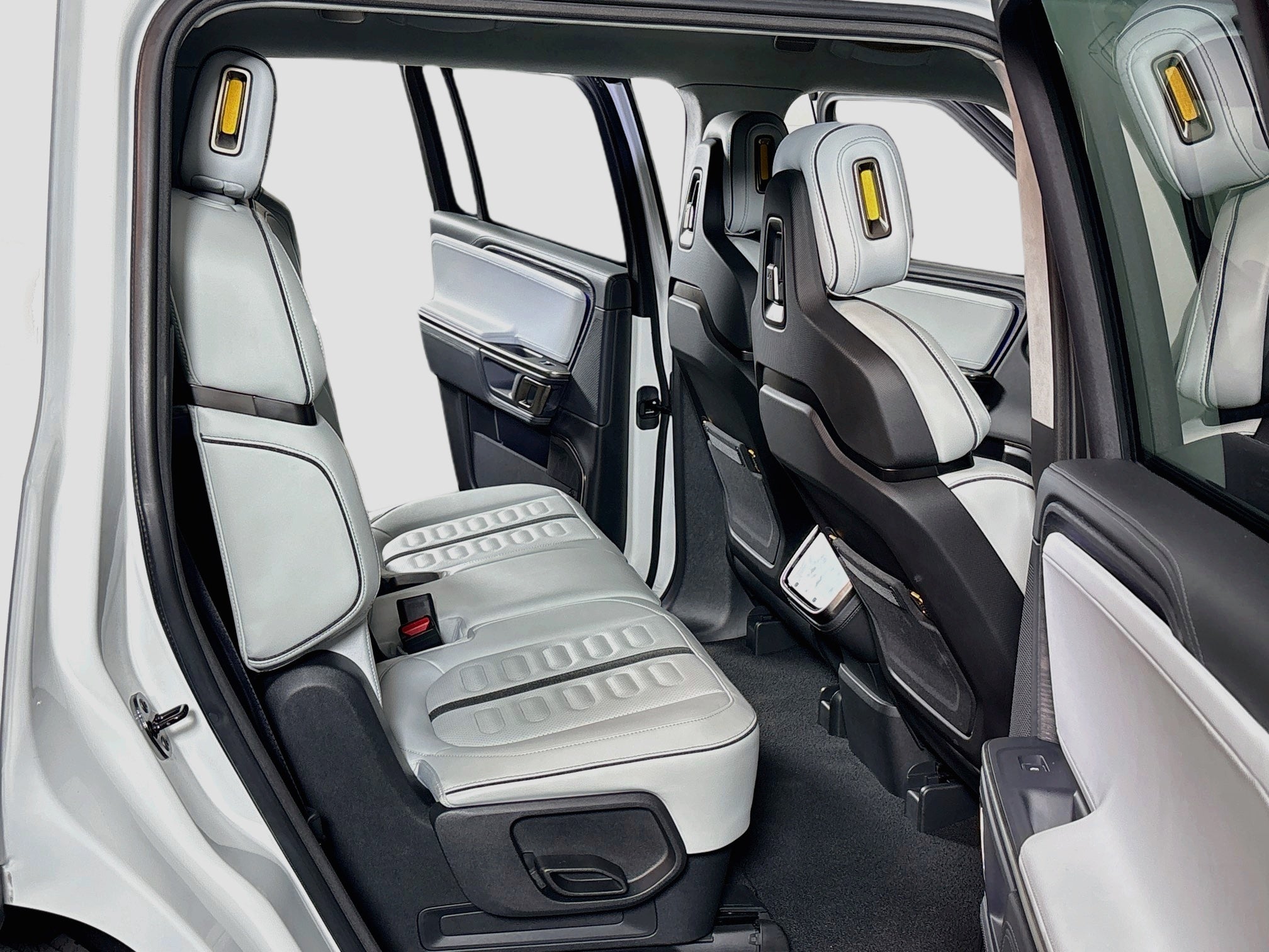 2024 Rivian R1S Adventure