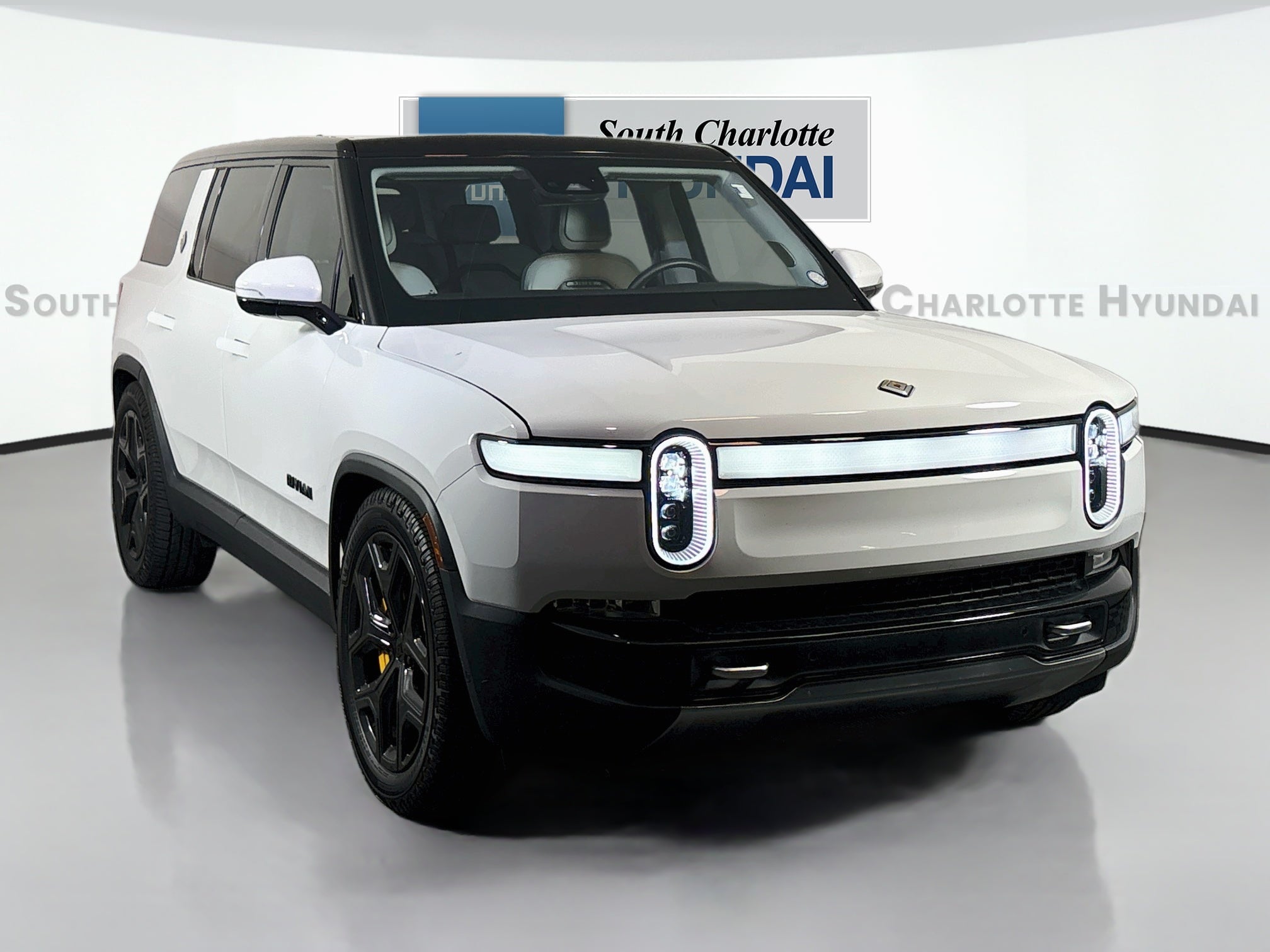 2024 Rivian R1S Adventure
